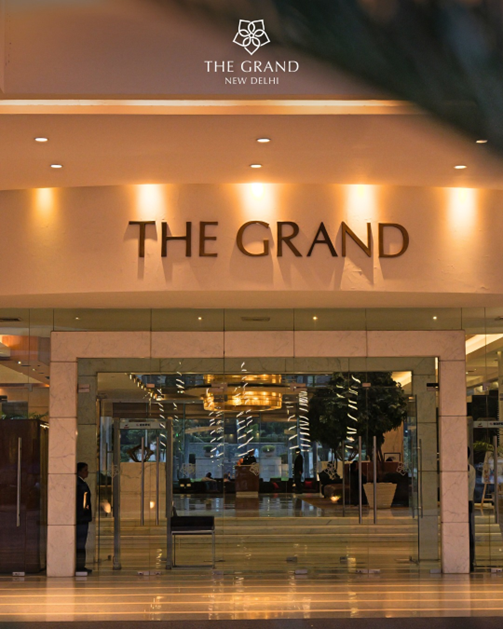 bathtub and pool in Delhi